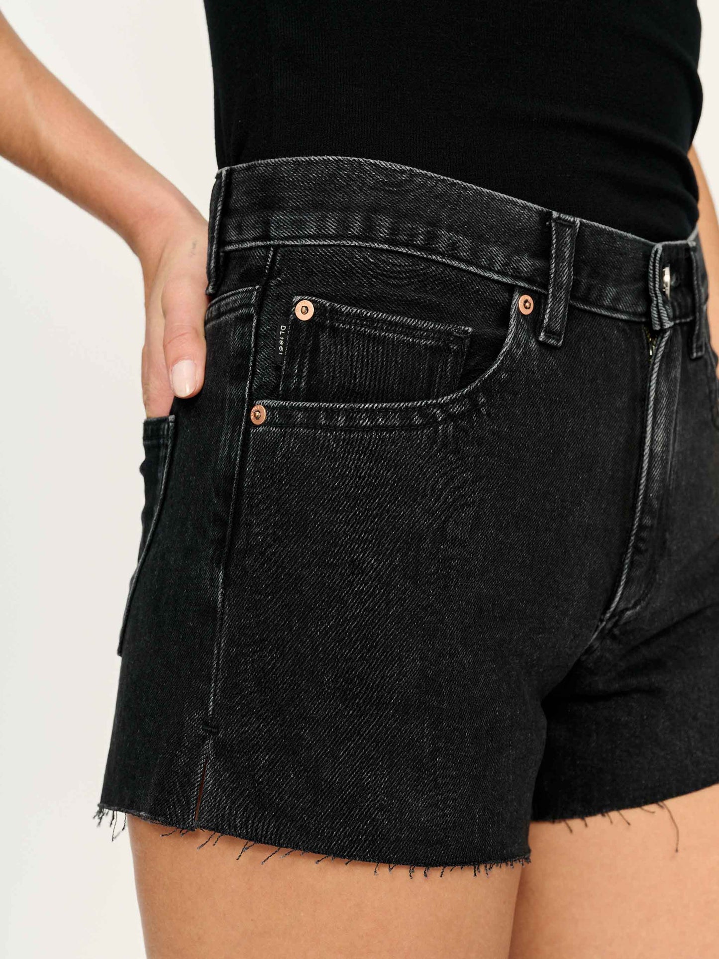 Zoie Jean Short Relaxed 3.25" in Black Out