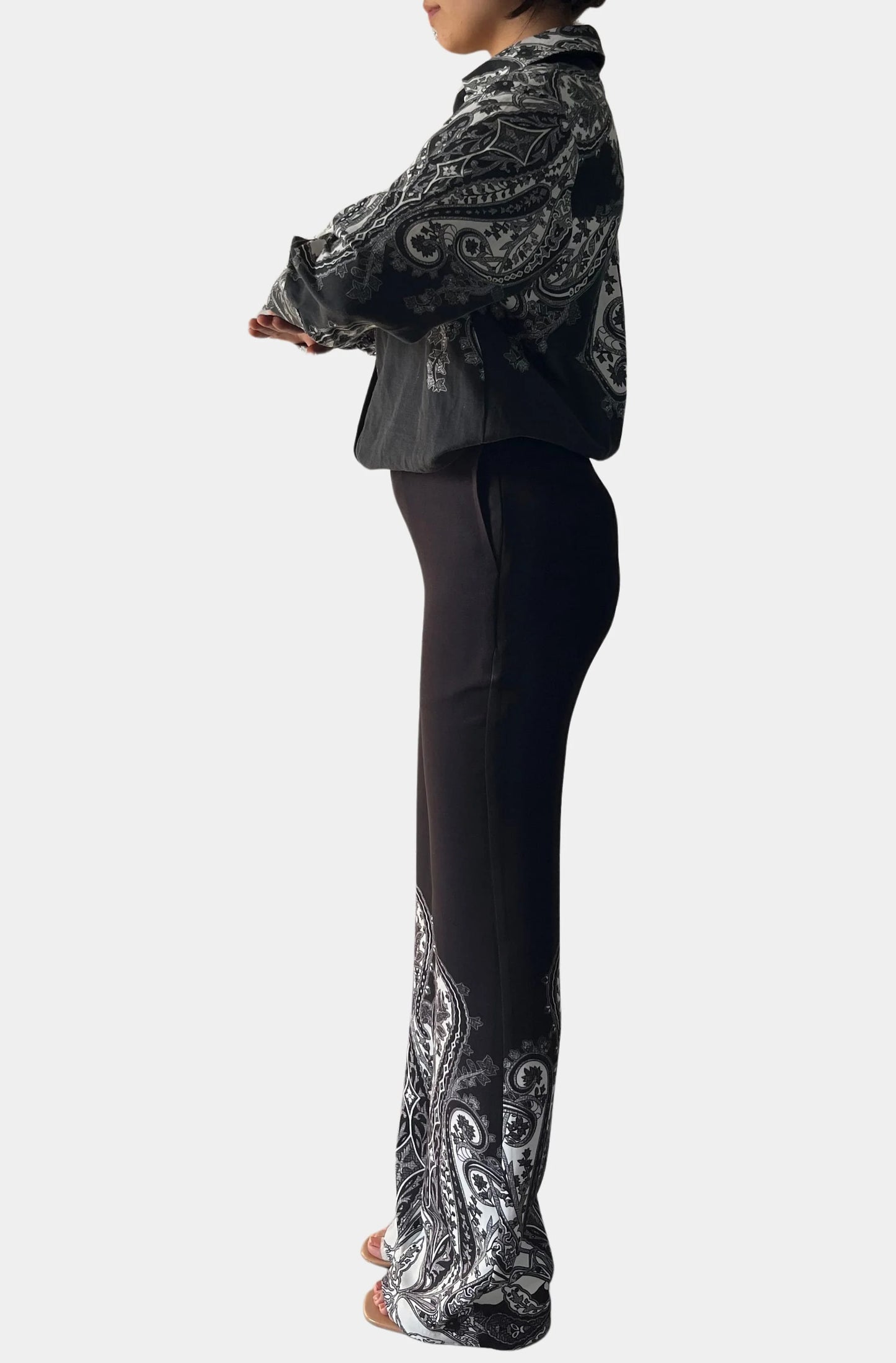 Viri Fitted & Flared Pants in Black White