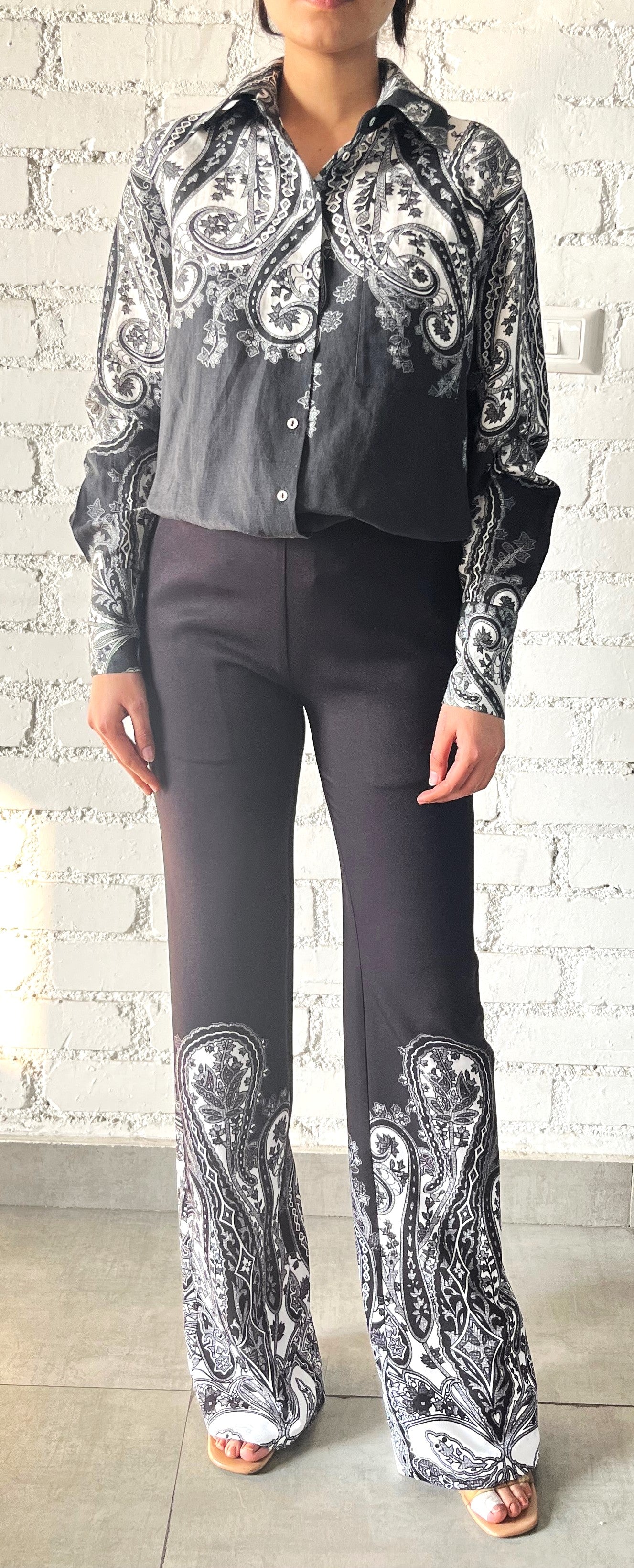 Viri Fitted & Flared Pants in Black White